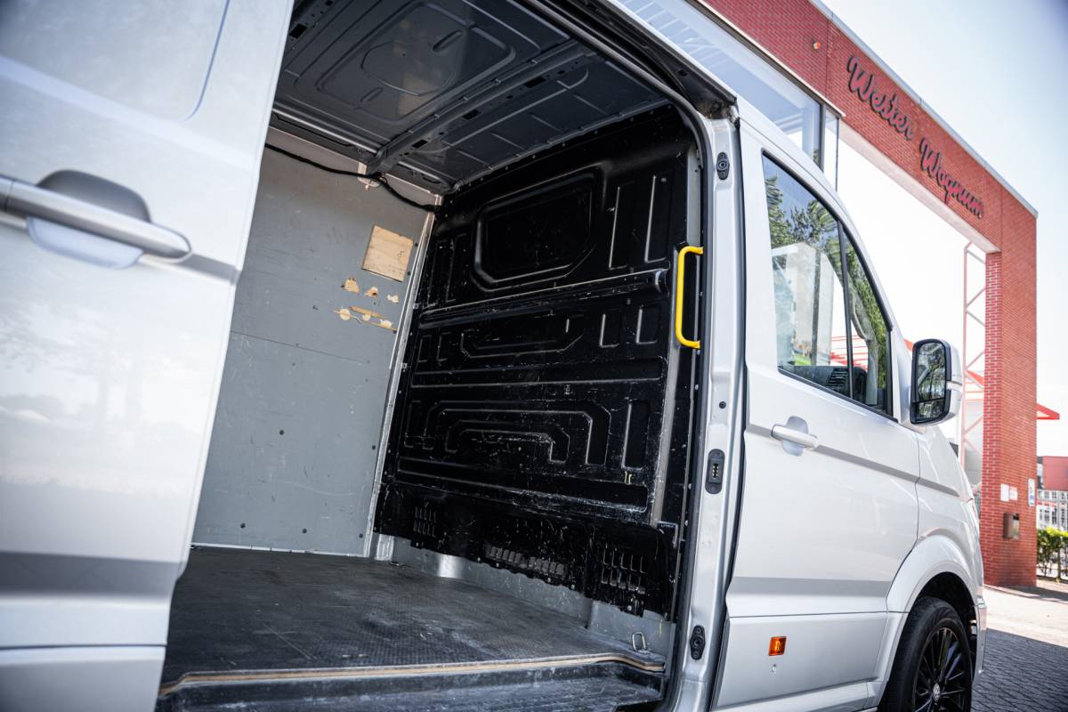 Volkswagen Crafter Volkswagen Crafter 30 2.0 TDI 177pk L2H1 | 3000kg trekgewicht | Aut. | Navi | LED | PDC | Euro6 |