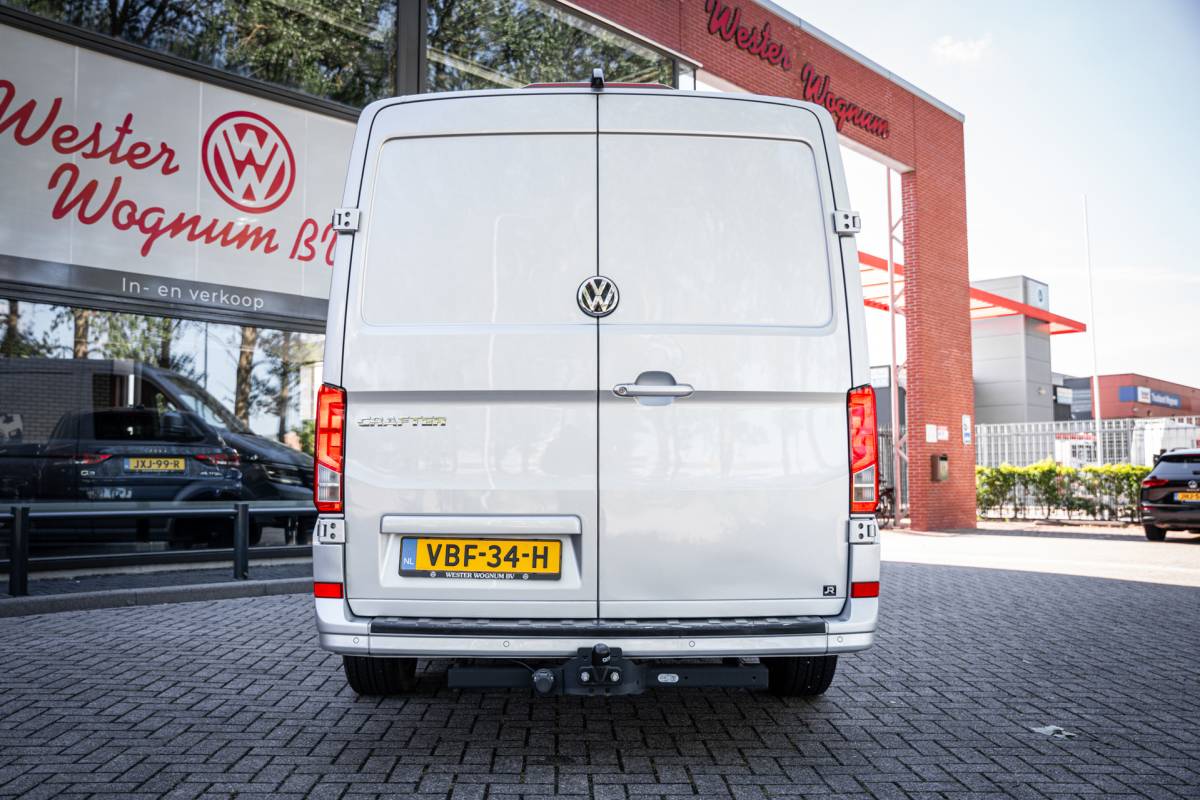 Volkswagen Crafter Volkswagen Crafter 30 2.0 TDI 177pk L2H1 | 3000kg trekgewicht | Aut. | Navi | LED | PDC | Euro6 |