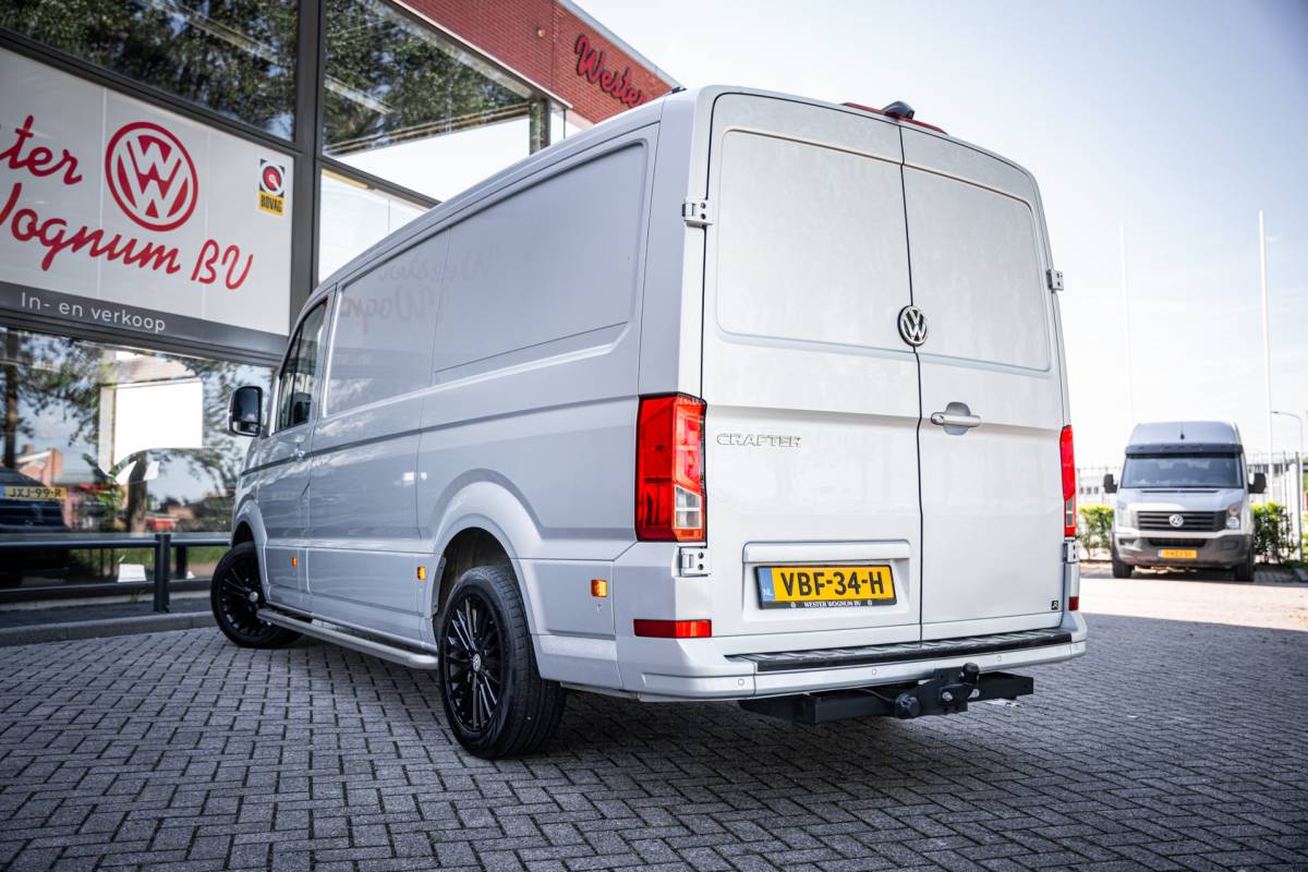 Volkswagen Crafter Volkswagen Crafter 30 2.0 TDI 177pk L2H1 | 3000kg trekgewicht | Aut. | Navi | LED | PDC | Euro6 |