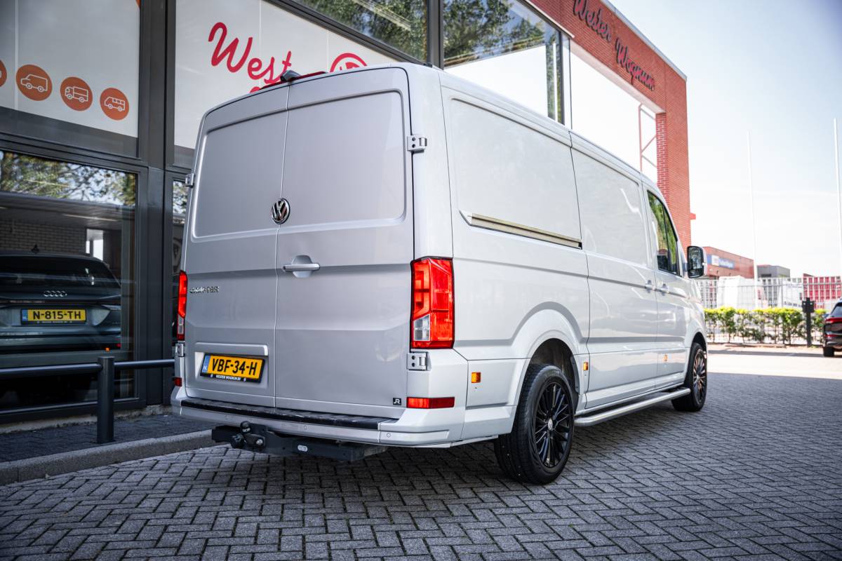 Volkswagen Crafter Volkswagen Crafter 30 2.0 TDI 177pk L2H1 | 3000kg trekgewicht | Aut. | Navi | LED | PDC | Euro6 |