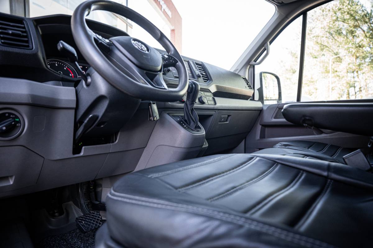 Volkswagen Crafter Volkswagen Crafter 30 2.0 TDI 177pk L2H1 | 3000kg trekgewicht | Aut. | Navi | LED | PDC | Euro6 |