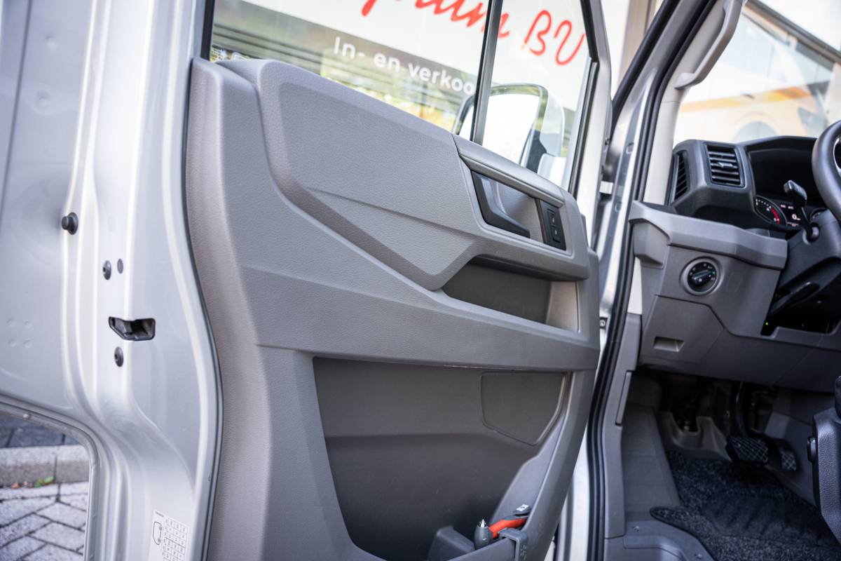 Volkswagen Crafter Volkswagen Crafter 30 2.0 TDI 177pk L2H1 | 3000kg trekgewicht | Aut. | Navi | LED | PDC | Euro6 |