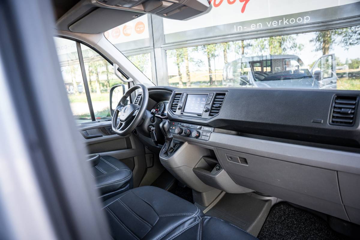 Volkswagen Crafter Volkswagen Crafter 30 2.0 TDI 177pk L2H1 | 3000kg trekgewicht | Aut. | Navi | LED | PDC | Euro6 |