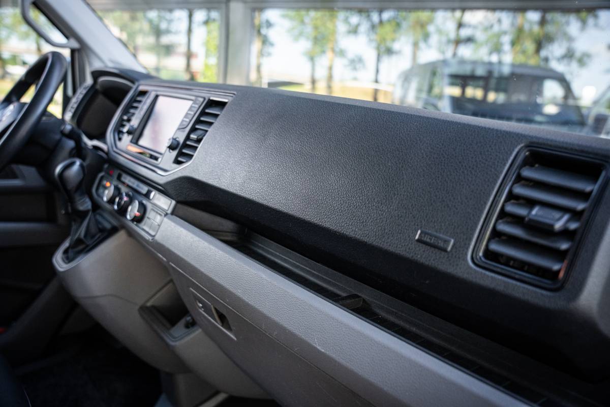 Volkswagen Crafter Volkswagen Crafter 30 2.0 TDI 177pk L2H1 | 3000kg trekgewicht | Aut. | Navi | LED | PDC | Euro6 |