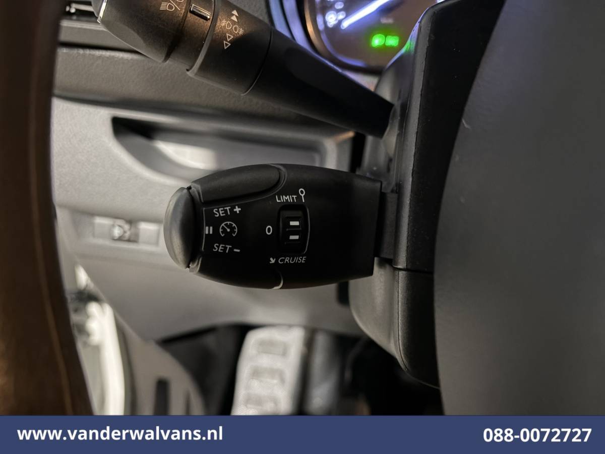 Peugeot Expert Peugeot Expert 1.5 BlueHDI 120pk L1H1 Euro6 Airco | Camera | Trekhaak | Apple Carplay Cruisecontrol, Android Auto, Parkeersensoren, Bijrijdersbank