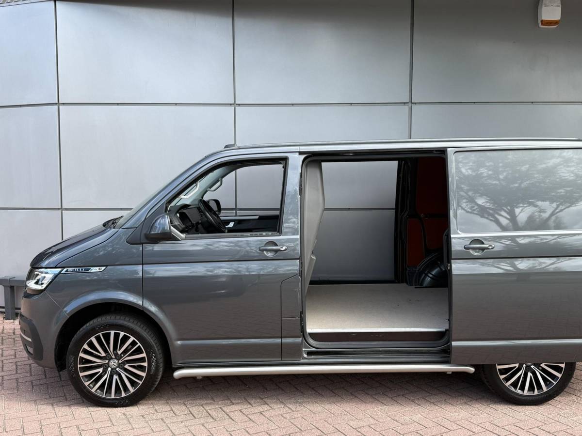 Volkswagen Transporter Volkswagen Transporter 2.0 TDI 150 PK DSG 28 Bulli 2 x Schuifdeur