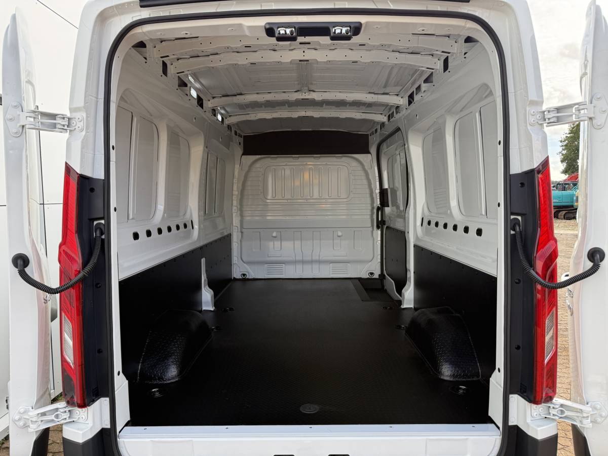 Maxus eDeliver9 Nieuw! Elektrisch L3H2 355km WLTP Snelladen Adaptieve Cruise Airco LED Carplay Camera Stoelverwarming Parkeersensoren v+a
