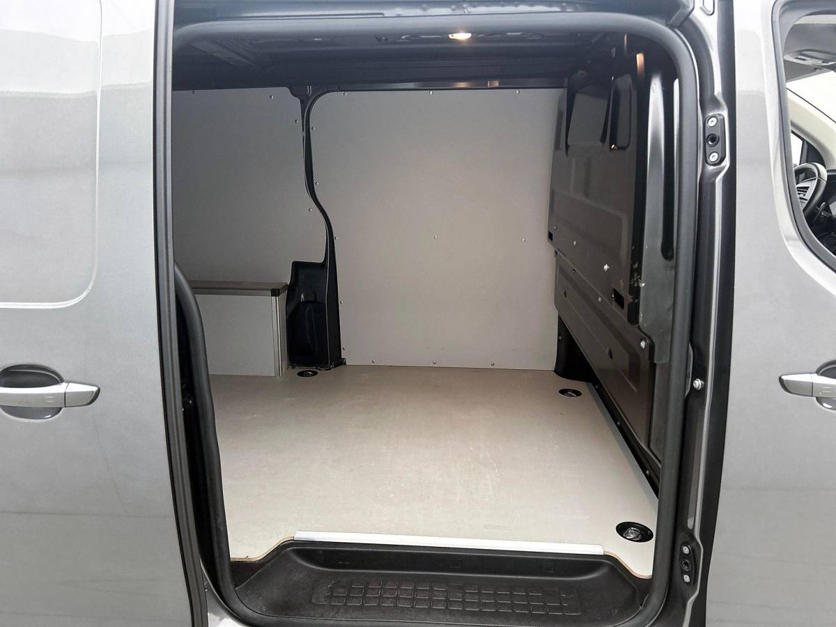 Opel Vivaro Opel Vivaro 2.0 BlueHDi 145PK L3 Automaat Airco Navigatie Cruise Control Trekhaak