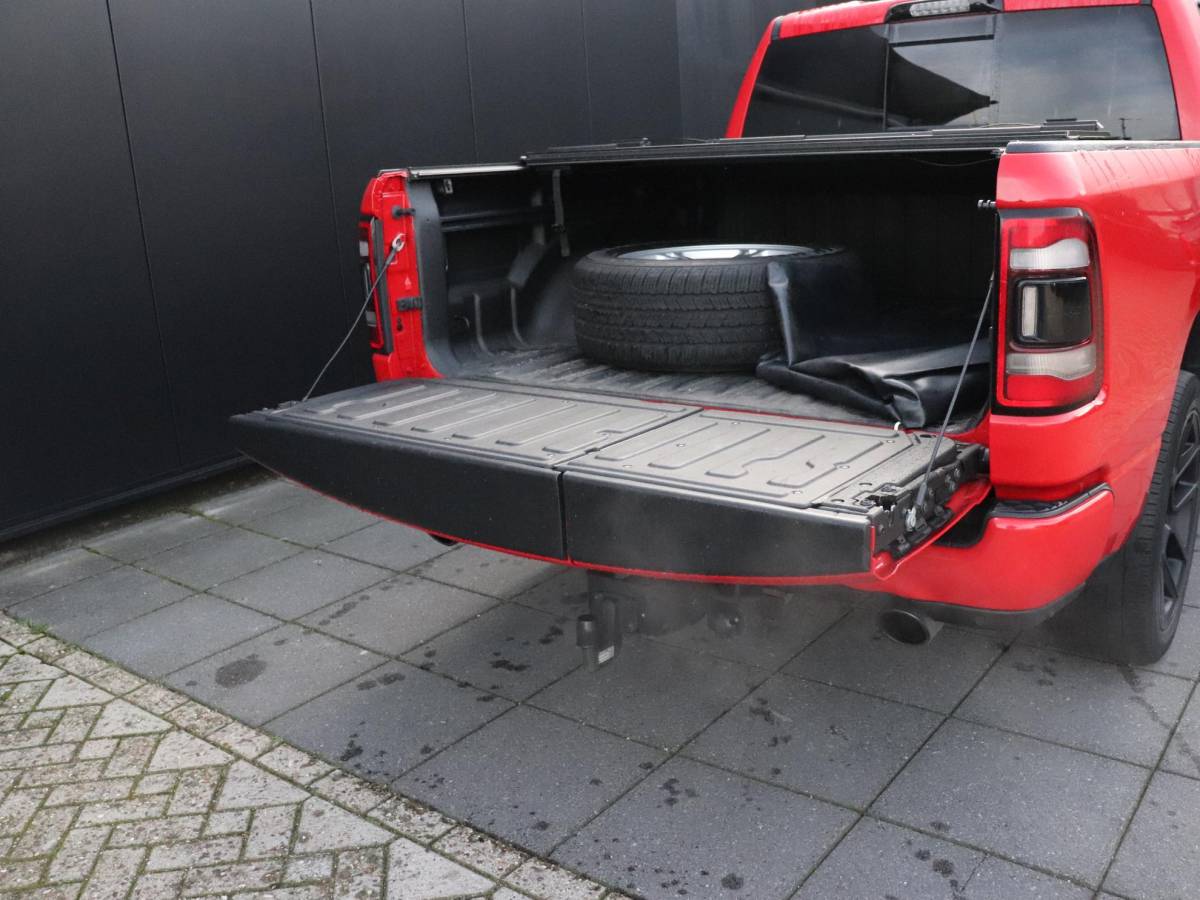 Dodge Ram 1500 Dodge Ram 1500 5.7 V8 4×4 Crew Cab Laramie | LPG | H&K | LEDER | MEMORY | PANO | LUCHTVERING | TREKHAAK | STOELVERK. | 360° CAMERA | CAMERA | NAVI | CRUISE |