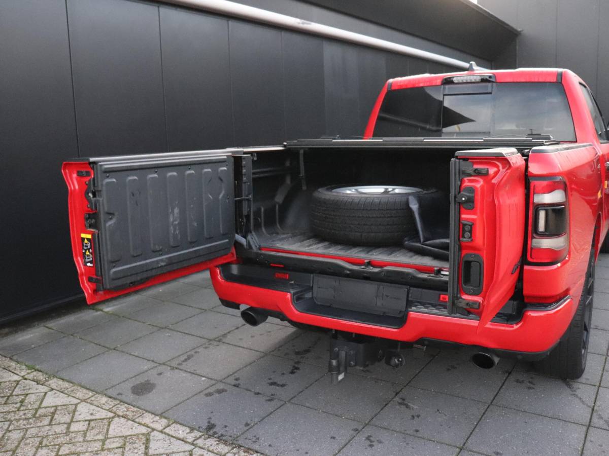 Dodge Ram 1500 Dodge Ram 1500 5.7 V8 4×4 Crew Cab Laramie | LPG | H&K | LEDER | MEMORY | PANO | LUCHTVERING | TREKHAAK | STOELVERK. | 360° CAMERA | CAMERA | NAVI | CRUISE |