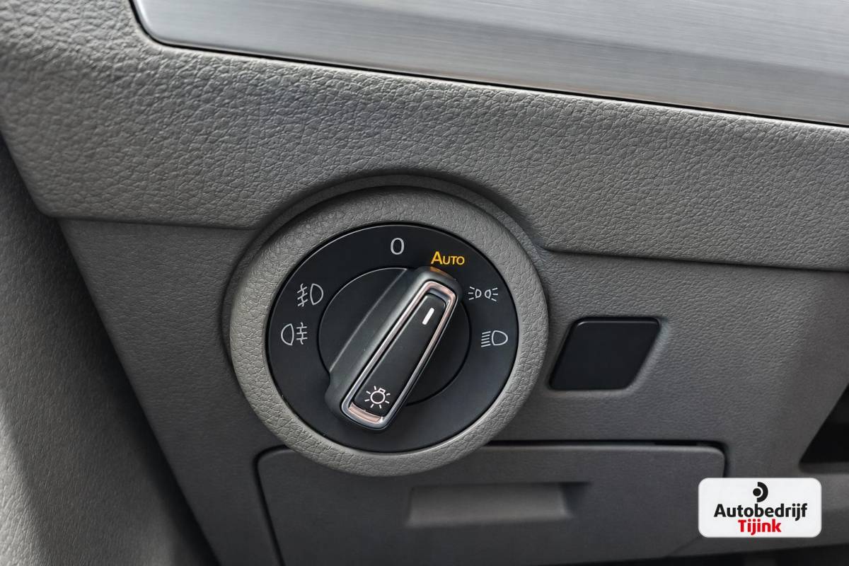 Volkswagen Transporter Volkswagen Transporter 2.0 TDI L2H1 150PK DSG DC Bulli | ACC | 2x Schuifdeur | LED | Virtual | Trekhaak | Sluithulp | Camera | App-connect | LMV |