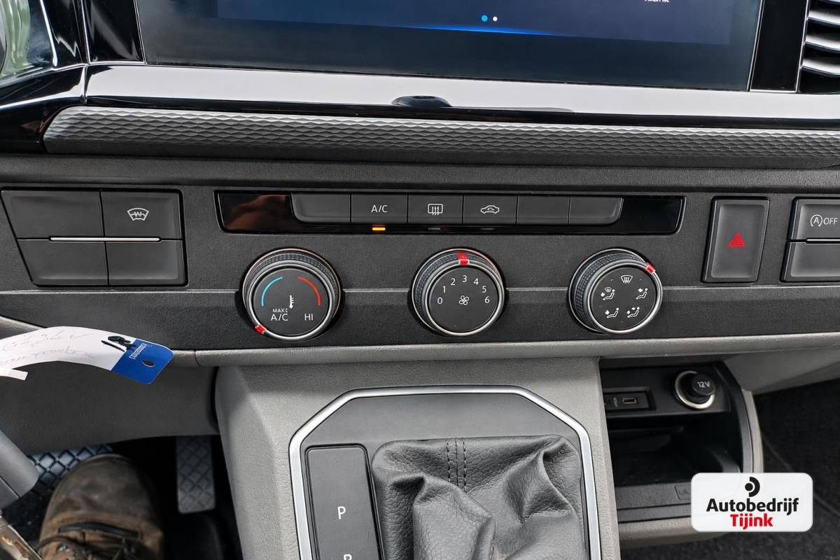 Volkswagen Transporter Volkswagen Transporter 2.0 TDI L2H1 150PK DSG DC Bulli | ACC | 2x Schuifdeur | LED | Virtual | Trekhaak | Sluithulp | Camera | App-connect | LMV |