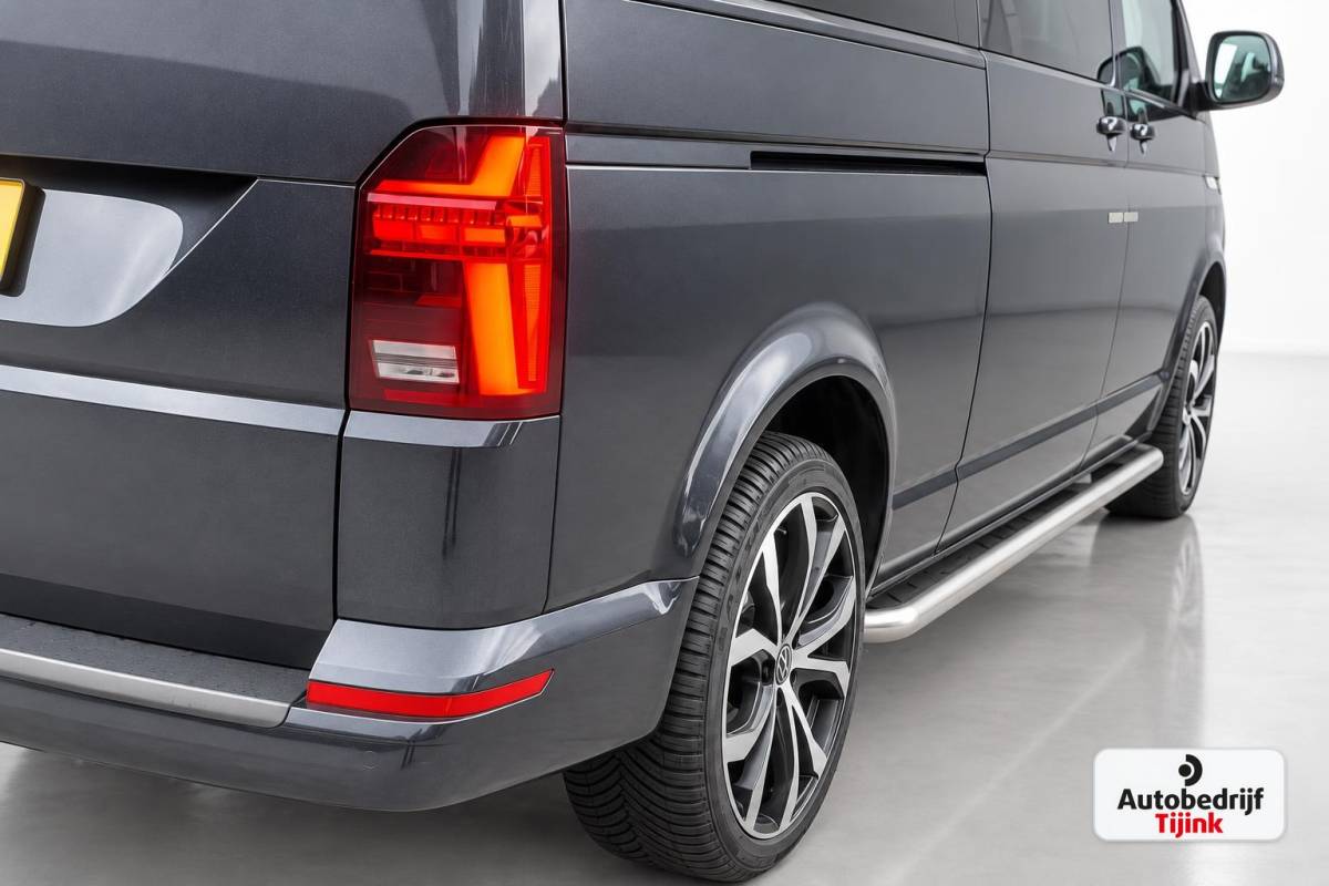Volkswagen Transporter Volkswagen Transporter 2.0 TDI L2H1 150PK DSG DC Bulli | ACC | 2x Schuifdeur | LED | Virtual | Trekhaak | Sluithulp | Camera | App-connect | LMV |