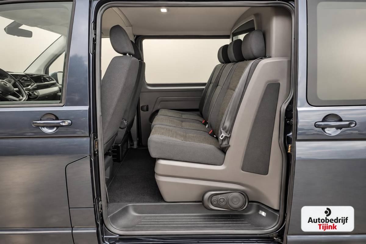 Volkswagen Transporter Volkswagen Transporter 2.0 TDI L2H1 150PK DSG DC Bulli | ACC | 2x Schuifdeur | LED | Virtual | Trekhaak | Sluithulp | Camera | App-connect | LMV |