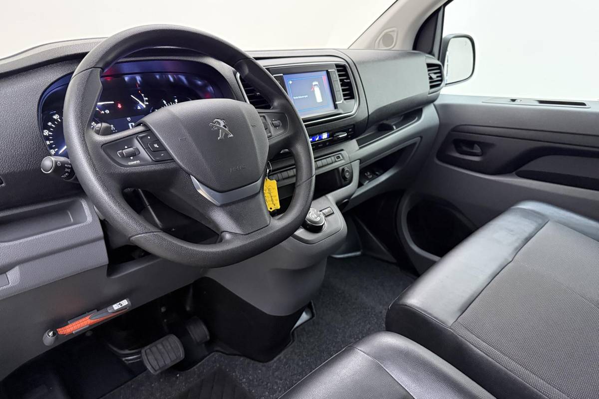 Peugeot Expert Peugeot Expert 2.0 BlueHDI 180pk Automaat Standard Asphalt | Navigatie | Achteruitrijcamera | Climate control | Cruise control | Parkeersensoren | Laadruimte betimmerd | Xenon