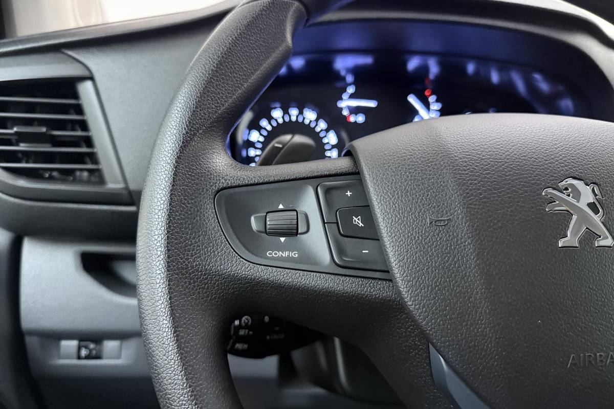 Peugeot Expert Peugeot Expert 2.0 BlueHDI 180pk Automaat Standard Asphalt | Navigatie | Achteruitrijcamera | Climate control | Cruise control | Parkeersensoren | Laadruimte betimmerd | Xenon