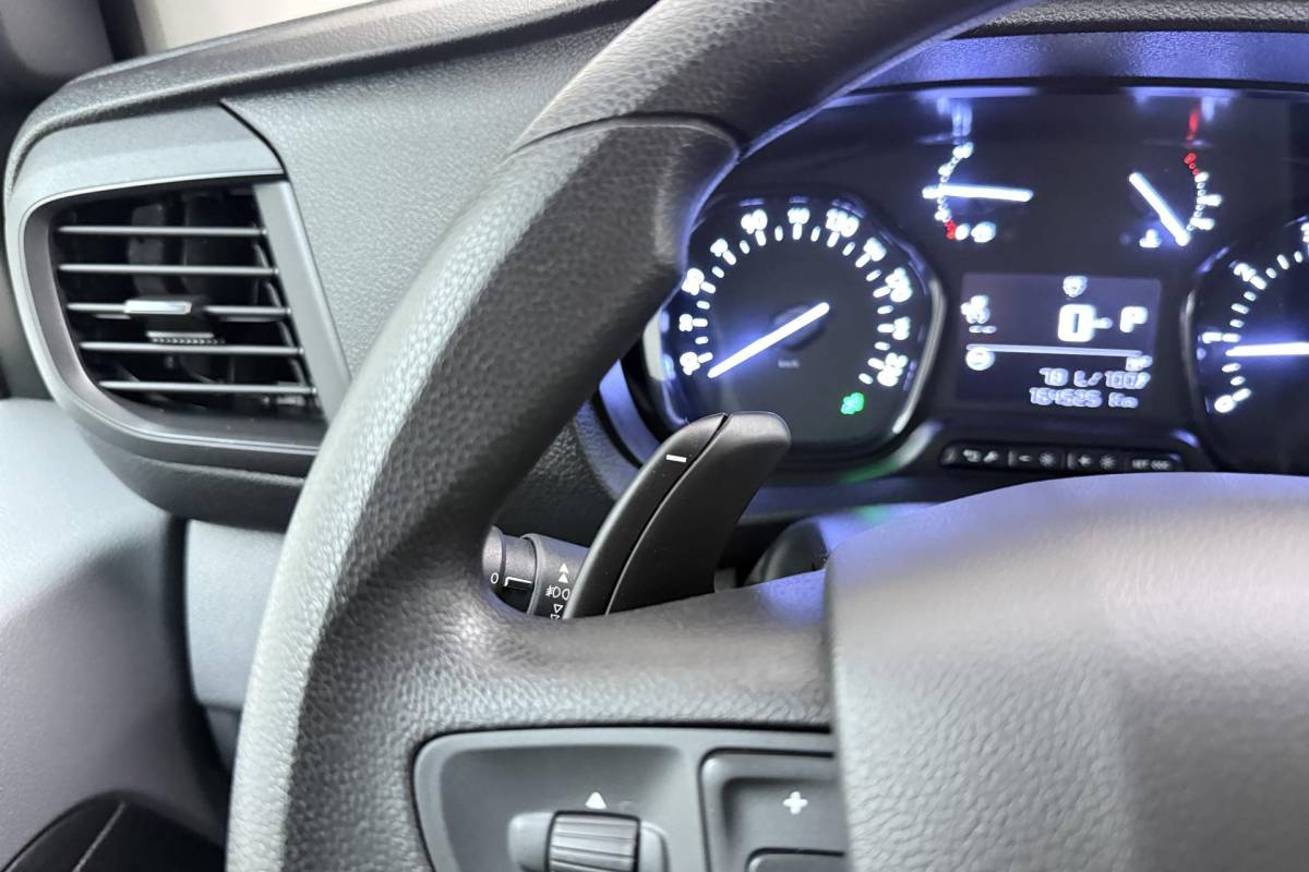 Peugeot Expert Peugeot Expert 2.0 BlueHDI 180pk Automaat Standard Asphalt | Navigatie | Achteruitrijcamera | Climate control | Cruise control | Parkeersensoren | Laadruimte betimmerd | Xenon