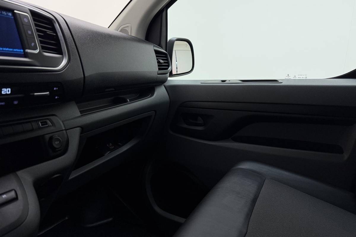 Peugeot Expert Peugeot Expert 2.0 BlueHDI 180pk Automaat Standard Asphalt | Navigatie | Achteruitrijcamera | Climate control | Cruise control | Parkeersensoren | Laadruimte betimmerd | Xenon