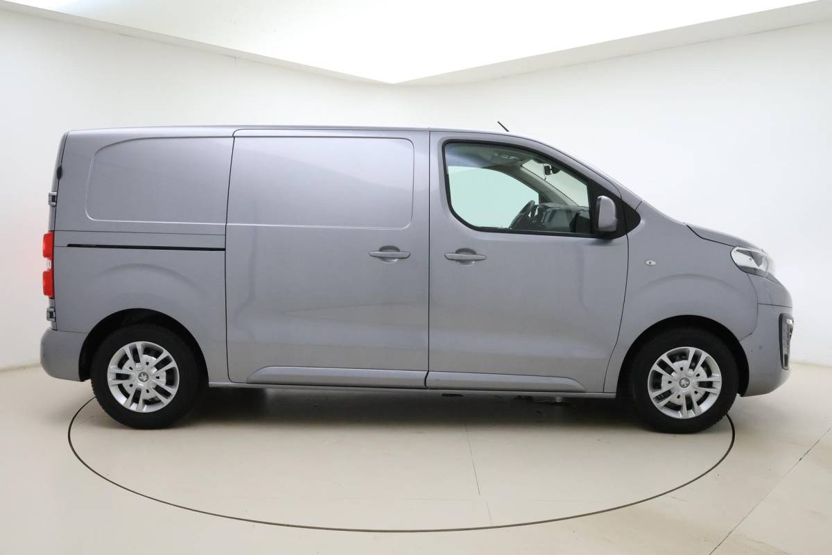 Peugeot Expert Peugeot Expert 2.0 BlueHDI 180pk Automaat Standard Asphalt | Navigatie | Achteruitrijcamera | Climate control | Cruise control | Parkeersensoren | Laadruimte betimmerd | Xenon