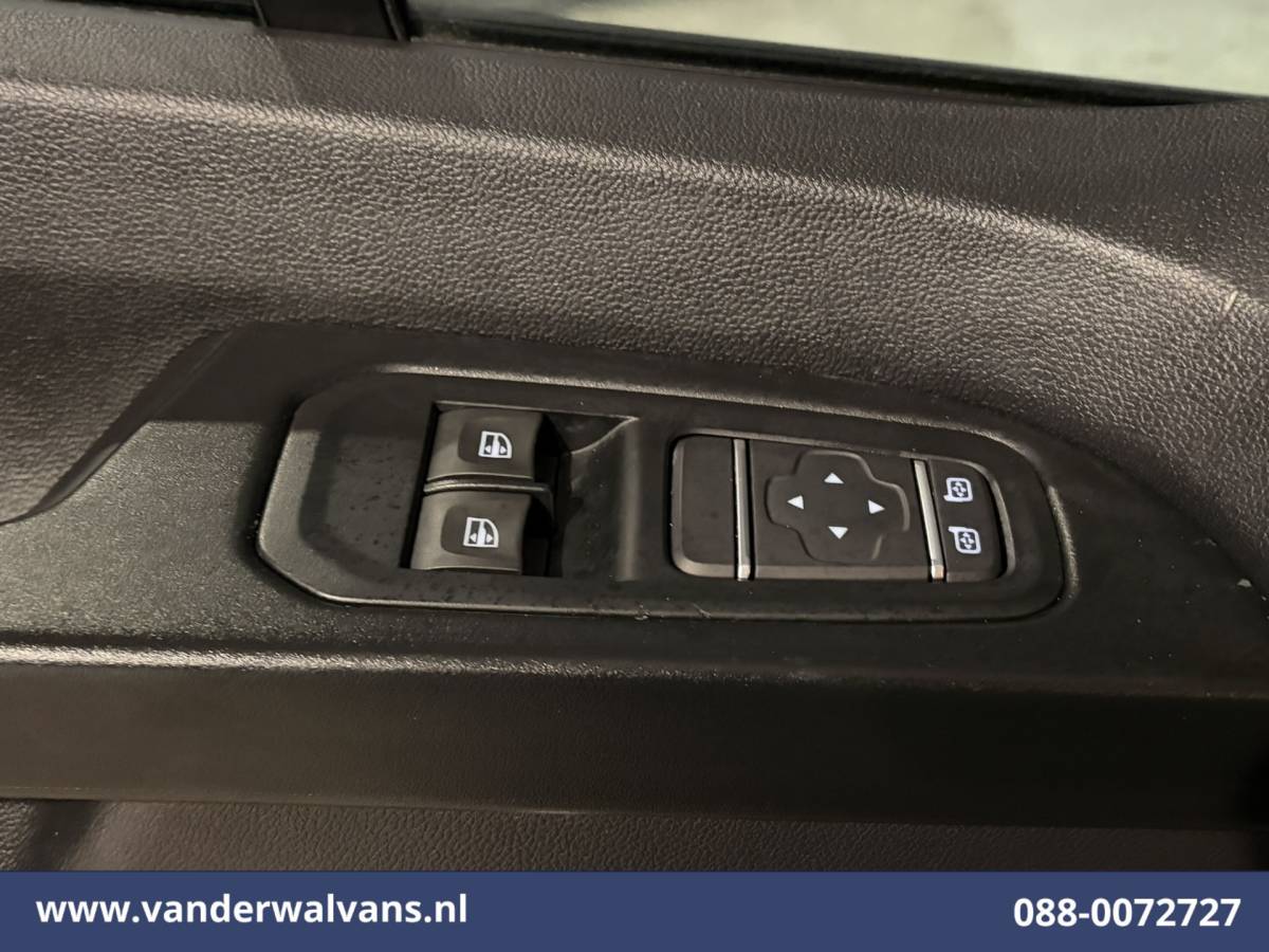 Renault Trafic Renault Trafic 2.0 Blue dCi 130pk L2H1 Euro6 Airco | LED |  2500kg Trekhaak | Cruisecontrol Parkeersensoren, Bijrijdersbank