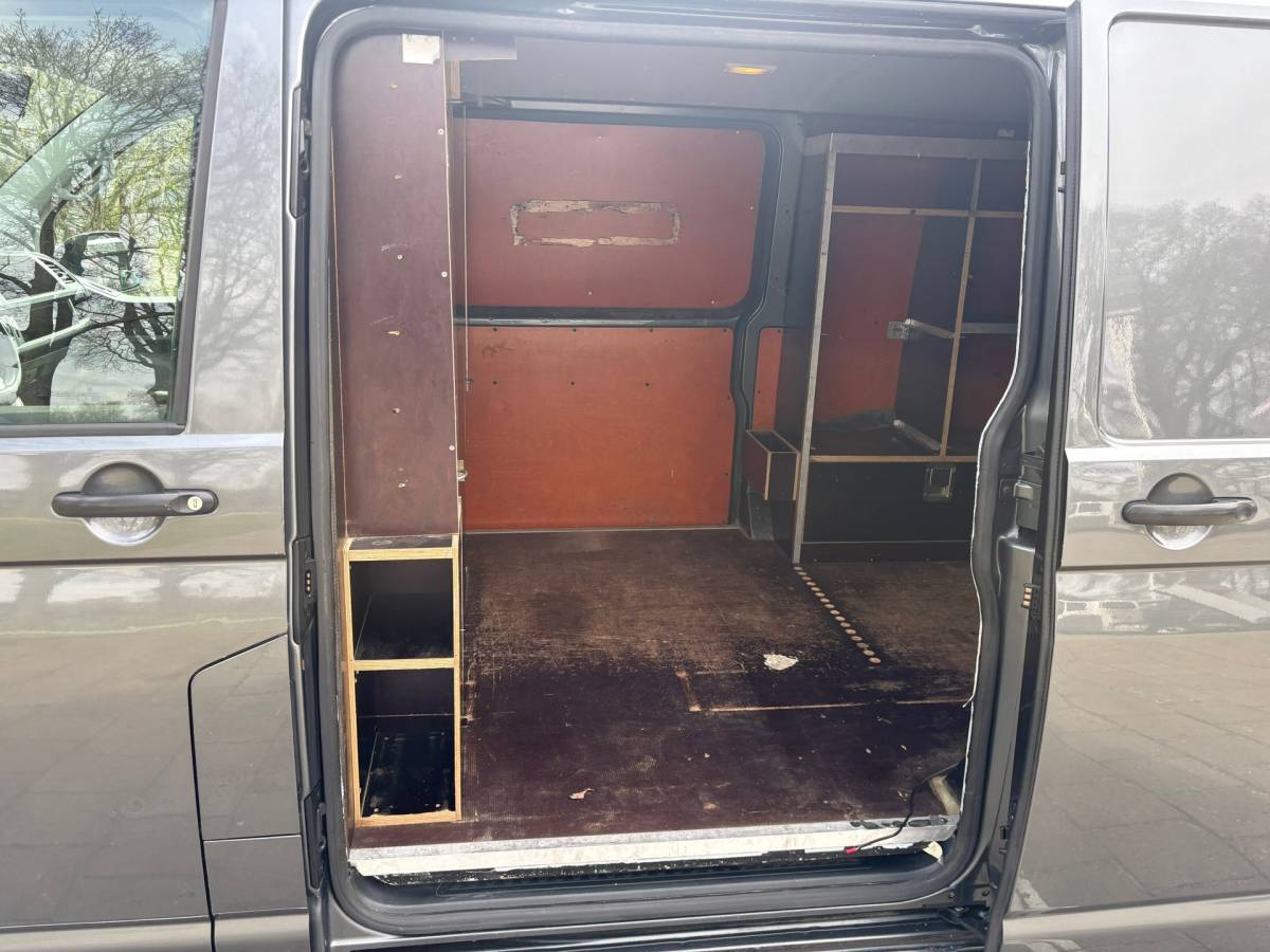 Volkswagen Transporter Volkswagen Transporter 2.0 TDI L1H1 HIGHLINE DSG AUTOMAAT, EURO6, Distr. vv, ORIG Nederlands, lederen bekleding, Navi, Cruise