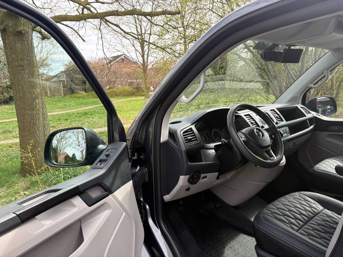 Volkswagen Transporter Volkswagen Transporter 2.0 TDI L1H1 HIGHLINE DSG AUTOMAAT, EURO6, Distr. vv, ORIG Nederlands, lederen bekleding, Navi, Cruise
