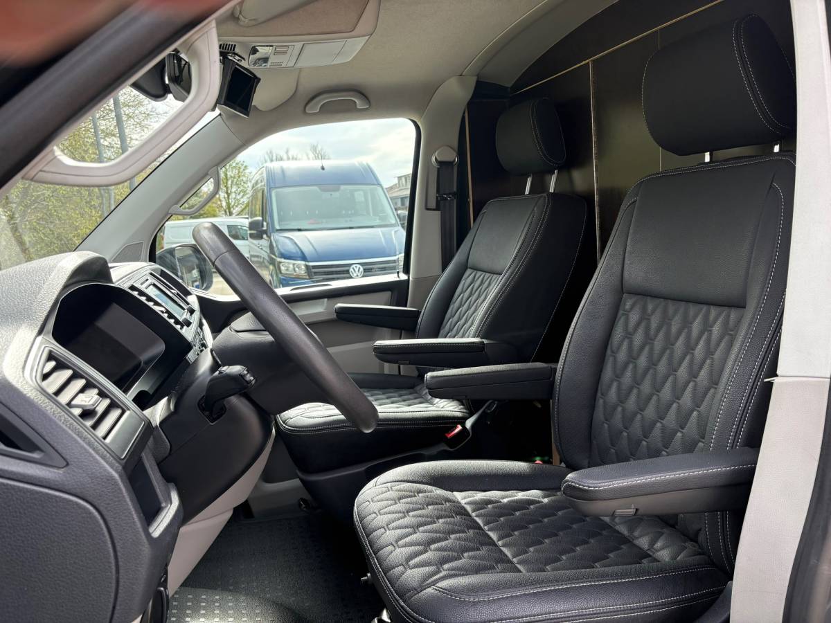 Volkswagen Transporter Volkswagen Transporter 2.0 TDI L1H1 HIGHLINE DSG AUTOMAAT, EURO6, Distr. vv, ORIG Nederlands, lederen bekleding, Navi, Cruise