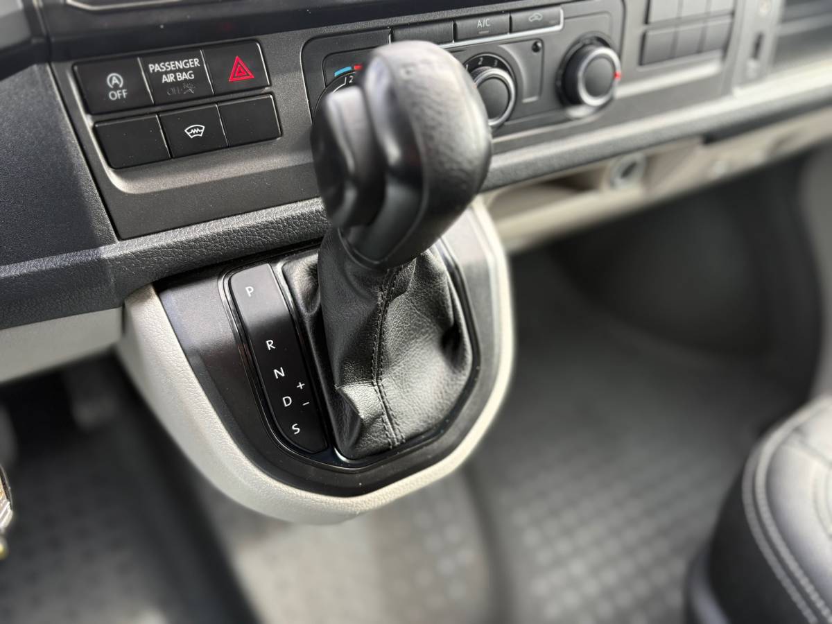 Volkswagen Transporter Volkswagen Transporter 2.0 TDI L1H1 HIGHLINE DSG AUTOMAAT, EURO6, Distr. vv, ORIG Nederlands, lederen bekleding, Navi, Cruise