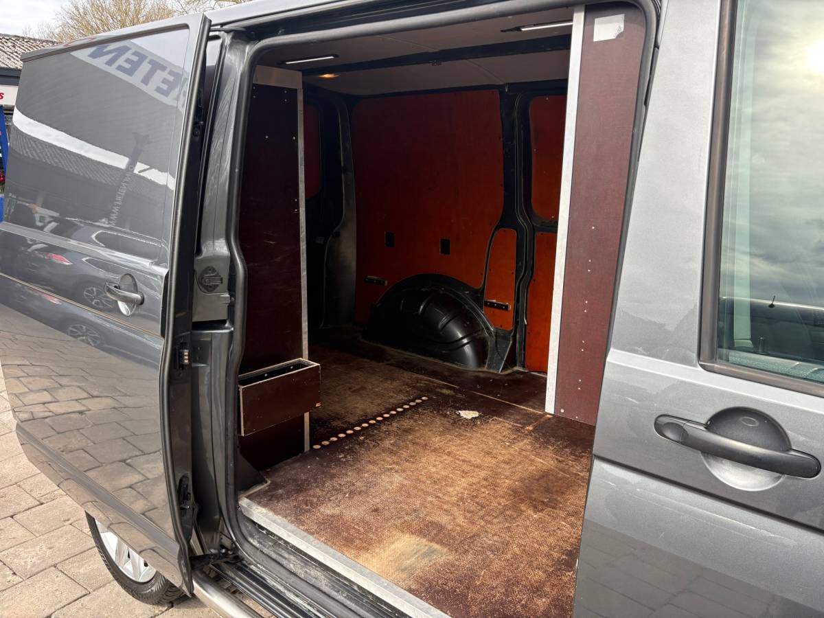 Volkswagen Transporter Volkswagen Transporter 2.0 TDI L1H1 HIGHLINE DSG AUTOMAAT, EURO6, Distr. vv, ORIG Nederlands, lederen bekleding, Navi, Cruise