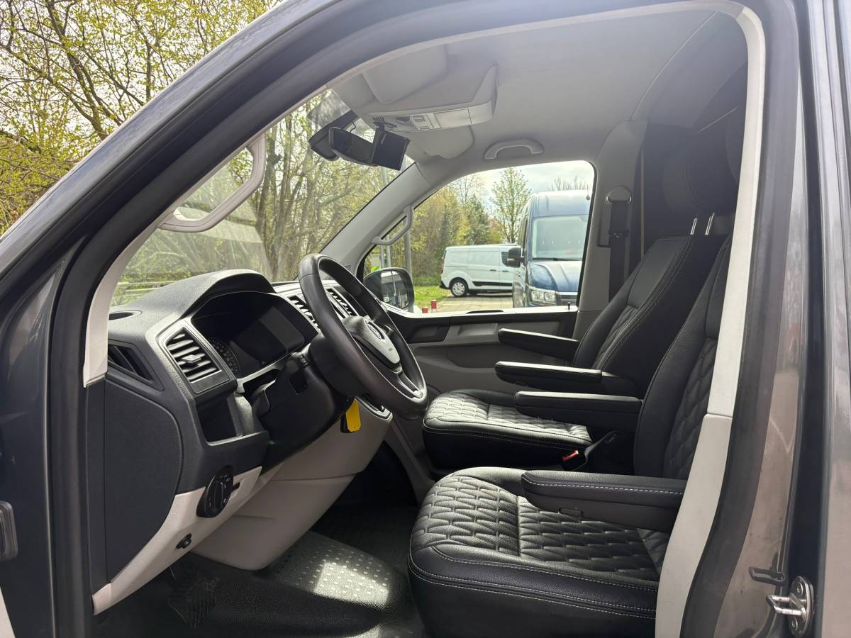 Volkswagen Transporter Volkswagen Transporter 2.0 TDI L1H1 HIGHLINE DSG AUTOMAAT, EURO6, Distr. vv, ORIG Nederlands, lederen bekleding, Navi, Cruise