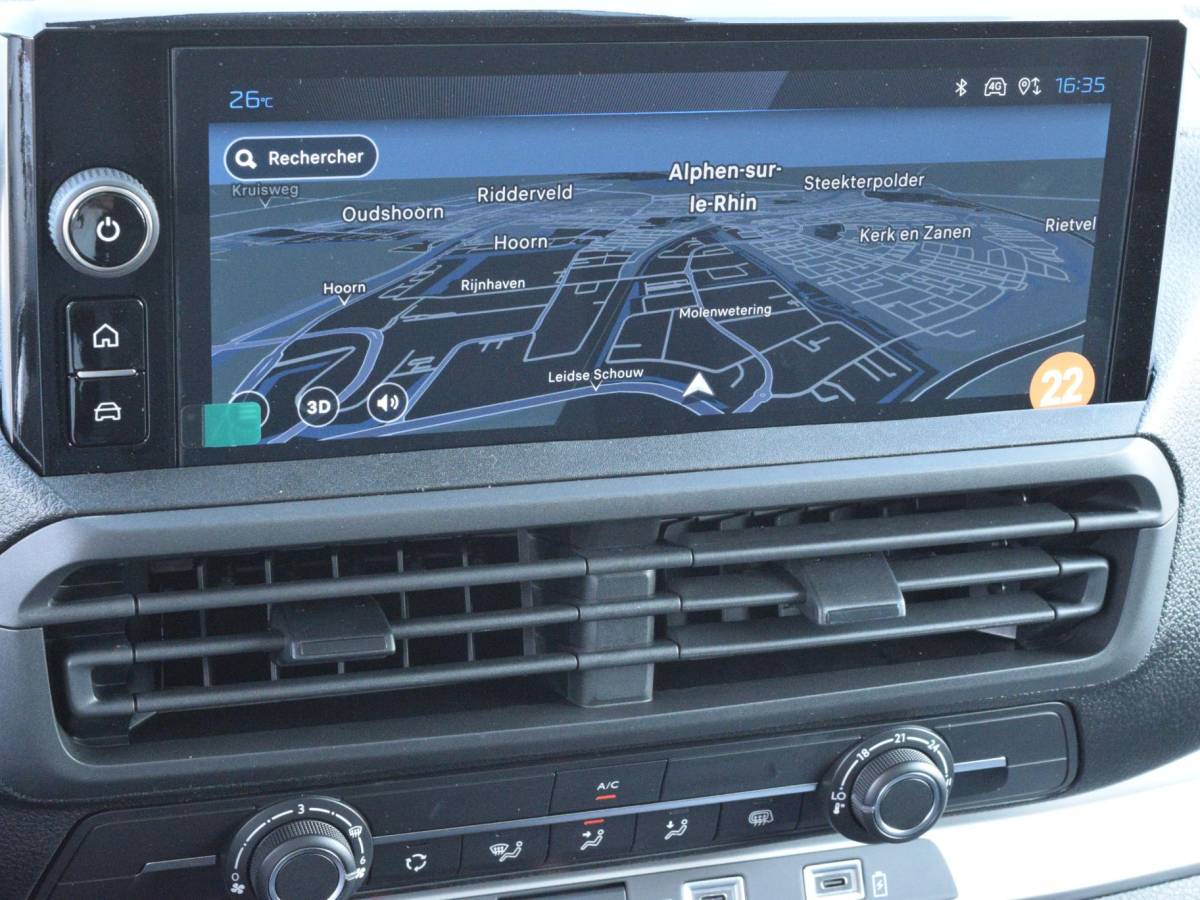 Peugeot e-Expert Peugeot e-Expert EV L2 75 kWh Surround NAV pakket | Geïsoleerde comfort scheidingswand met vaste ruit | Reservewiel | 7.9% financial lease mogelijk