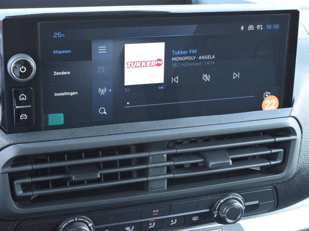 Peugeot e-Expert Peugeot e-Expert EV L2 75 kWh Surround NAV pakket | Geïsoleerde comfort scheidingswand met vaste ruit | Reservewiel | 7.9% financial lease mogelijk