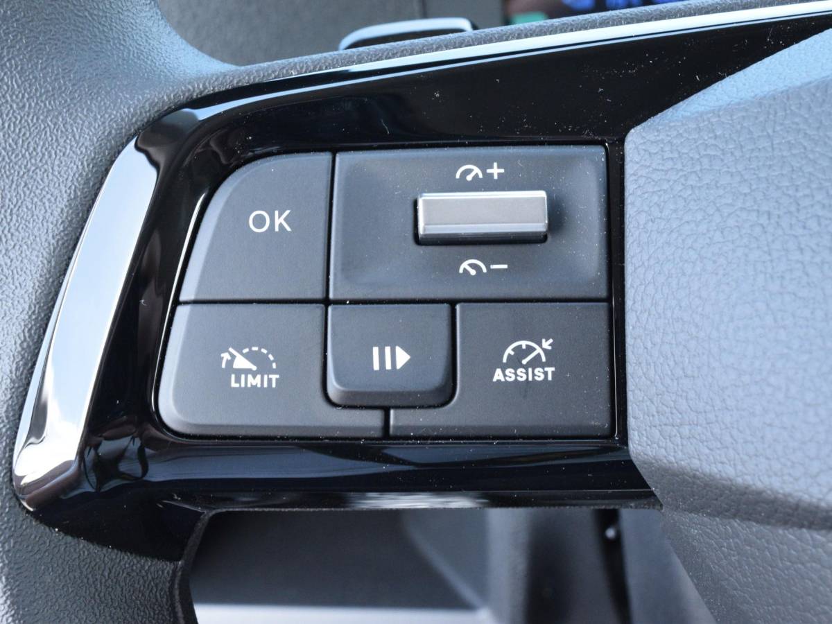 Peugeot e-Expert Peugeot e-Expert EV L2 75 kWh Surround NAV pakket | Geïsoleerde comfort scheidingswand met vaste ruit | Reservewiel | 7.9% financial lease mogelijk