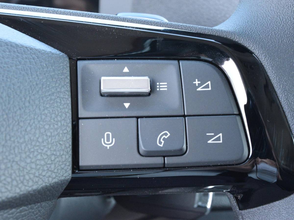 Peugeot e-Expert Peugeot e-Expert EV L2 75 kWh Surround NAV pakket | Geïsoleerde comfort scheidingswand met vaste ruit | Reservewiel | 7.9% financial lease mogelijk