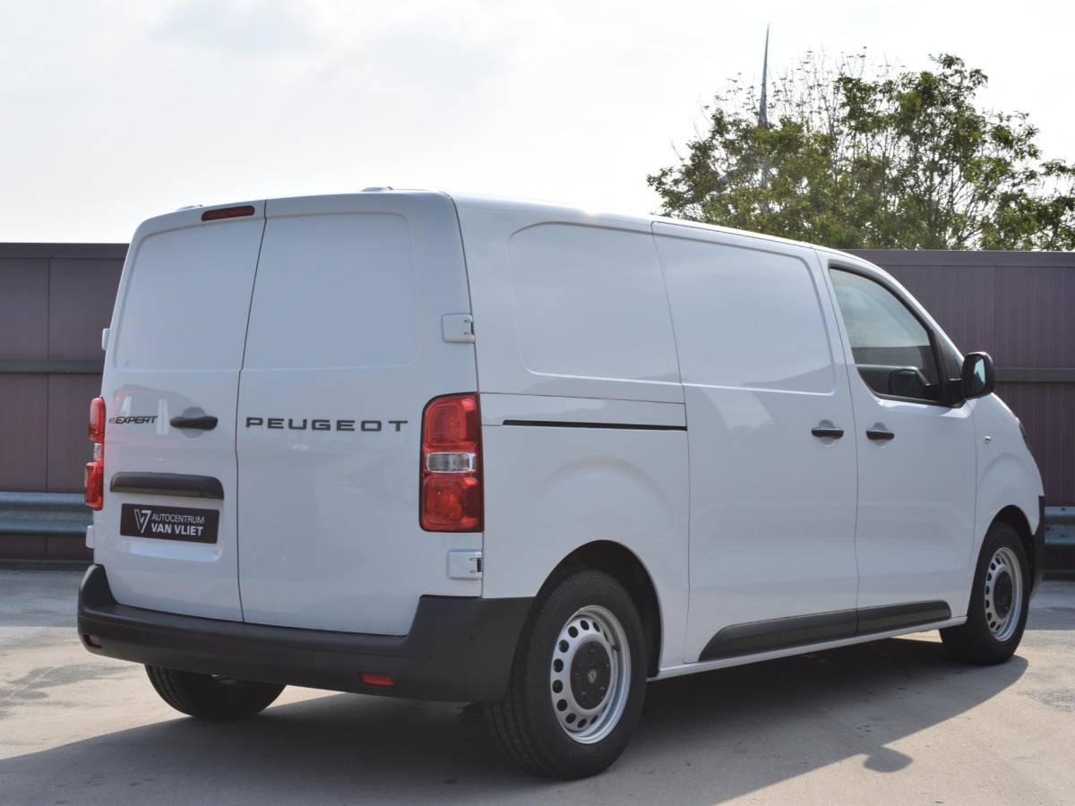 Peugeot e-Expert Peugeot e-Expert EV L2 75 kWh Surround NAV pakket | Geïsoleerde comfort scheidingswand met vaste ruit | Reservewiel | 7.9% financial lease mogelijk