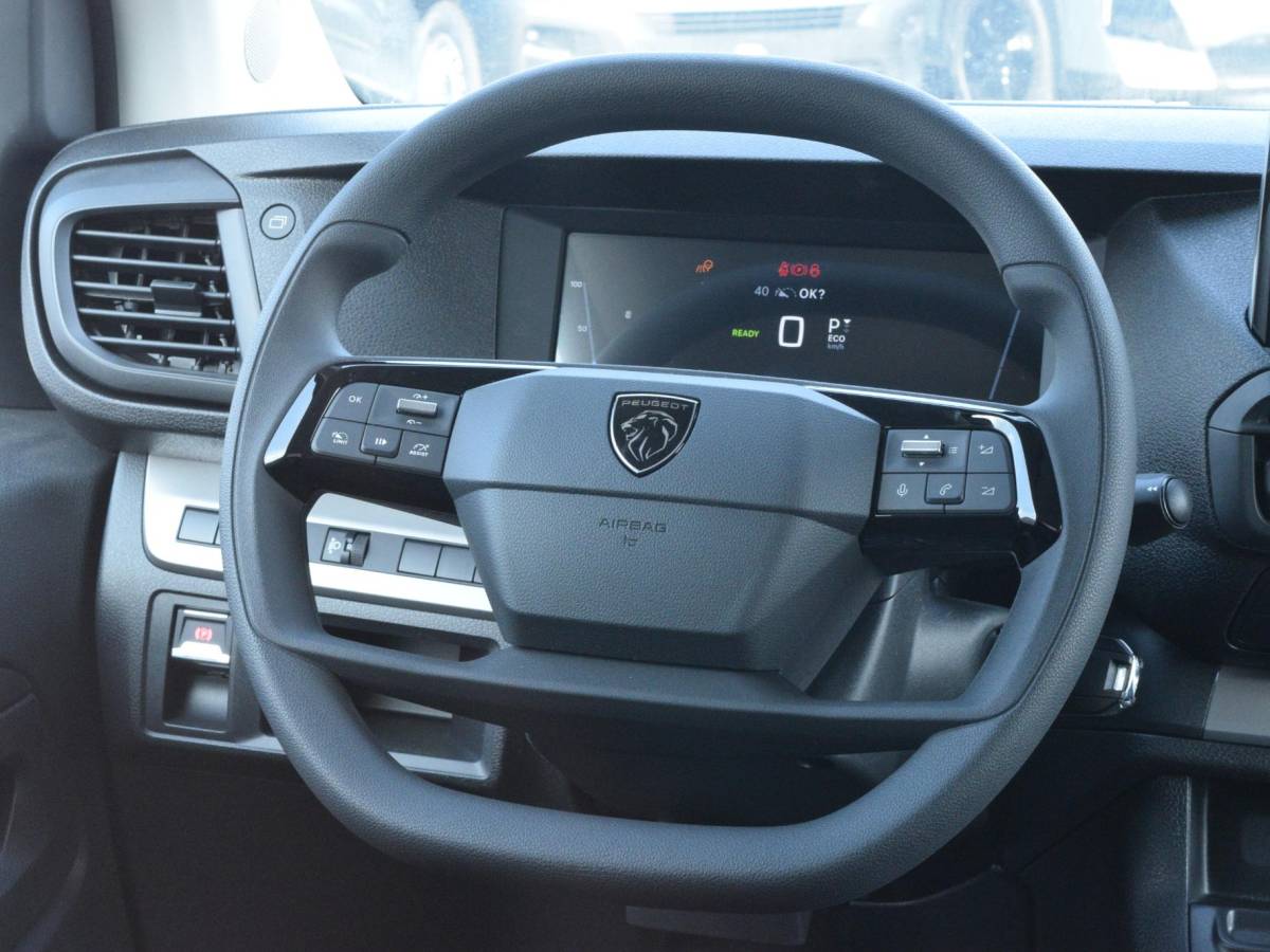Peugeot e-Expert Peugeot e-Expert EV L2 75 kWh Surround NAV pakket | Geïsoleerde comfort scheidingswand met vaste ruit | Reservewiel | 7.9% financial lease mogelijk