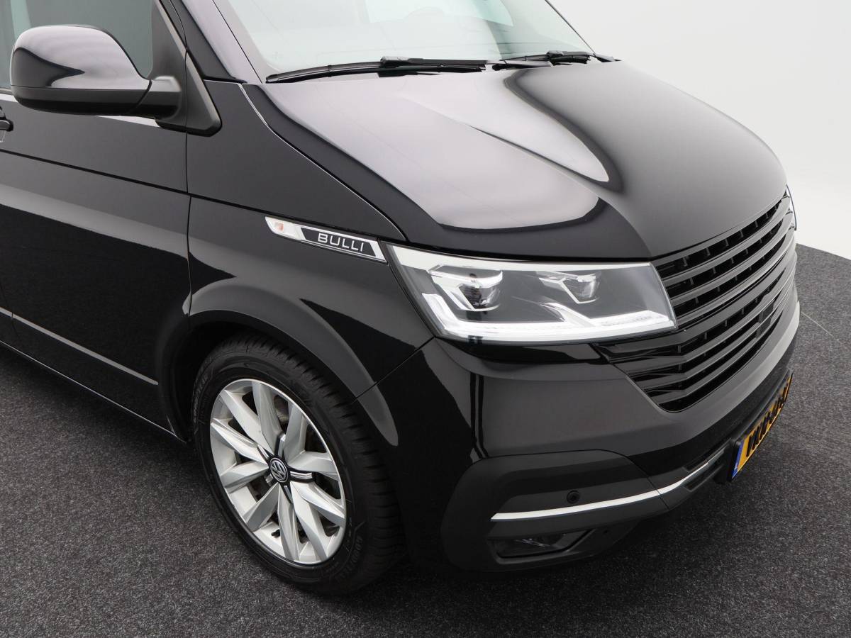 Volkswagen Transporter Volkswagen Transporter 2.0 TDi Automaat L2H1 30 DC Bulli | Adaptieve Cruise | CarPlay | Navigatie | Stoelverwarming | Camera | Trekhaak | 18 Inch | 82.207 Km !!