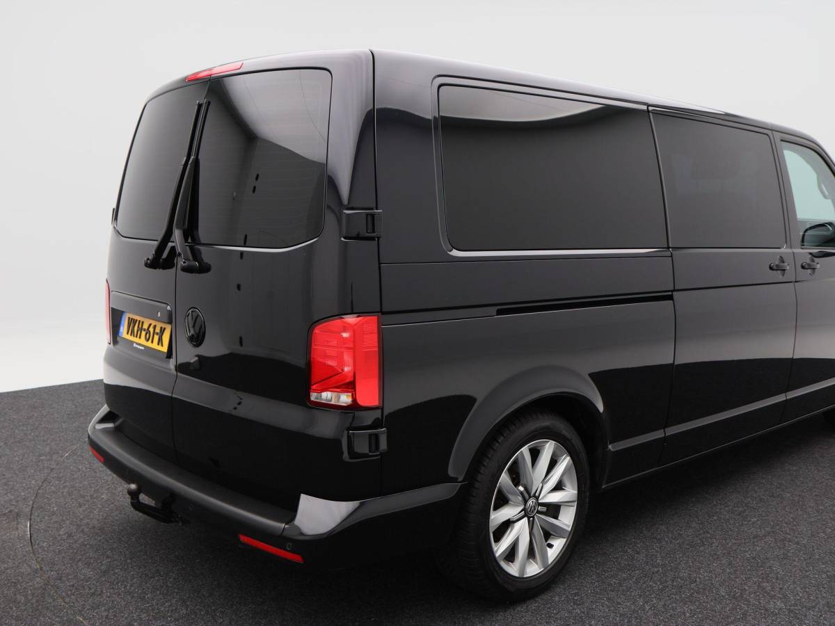 Volkswagen Transporter Volkswagen Transporter 2.0 TDi Automaat L2H1 30 DC Bulli | Adaptieve Cruise | CarPlay | Navigatie | Stoelverwarming | Camera | Trekhaak | 18 Inch | 82.207 Km !!