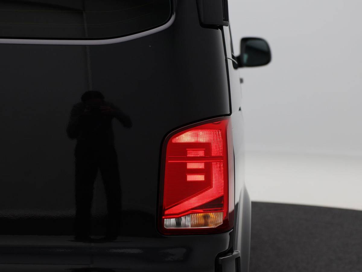 Volkswagen Transporter Volkswagen Transporter 2.0 TDi Automaat L2H1 30 DC Bulli | Adaptieve Cruise | CarPlay | Navigatie | Stoelverwarming | Camera | Trekhaak | 18 Inch | 82.207 Km !!