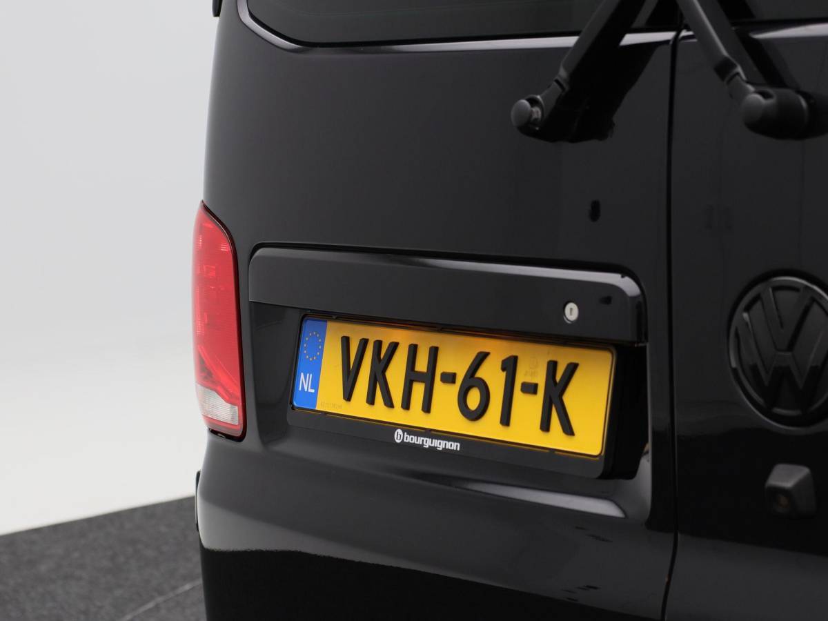 Volkswagen Transporter Volkswagen Transporter 2.0 TDi Automaat L2H1 30 DC Bulli | Adaptieve Cruise | CarPlay | Navigatie | Stoelverwarming | Camera | Trekhaak | 18 Inch | 82.207 Km !!