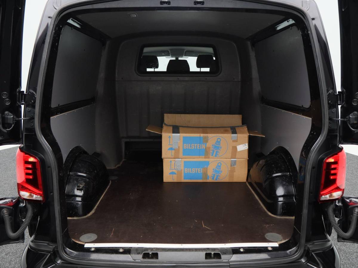 Volkswagen Transporter Volkswagen Transporter 2.0 TDi Automaat L2H1 30 DC Bulli | Adaptieve Cruise | CarPlay | Navigatie | Stoelverwarming | Camera | Trekhaak | 18 Inch | 82.207 Km !!