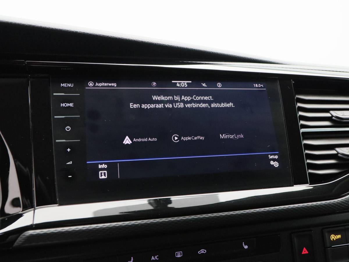Volkswagen Transporter Volkswagen Transporter 2.0 TDi Automaat L2H1 30 DC Bulli | Adaptieve Cruise | CarPlay | Navigatie | Stoelverwarming | Camera | Trekhaak | 18 Inch | 82.207 Km !!