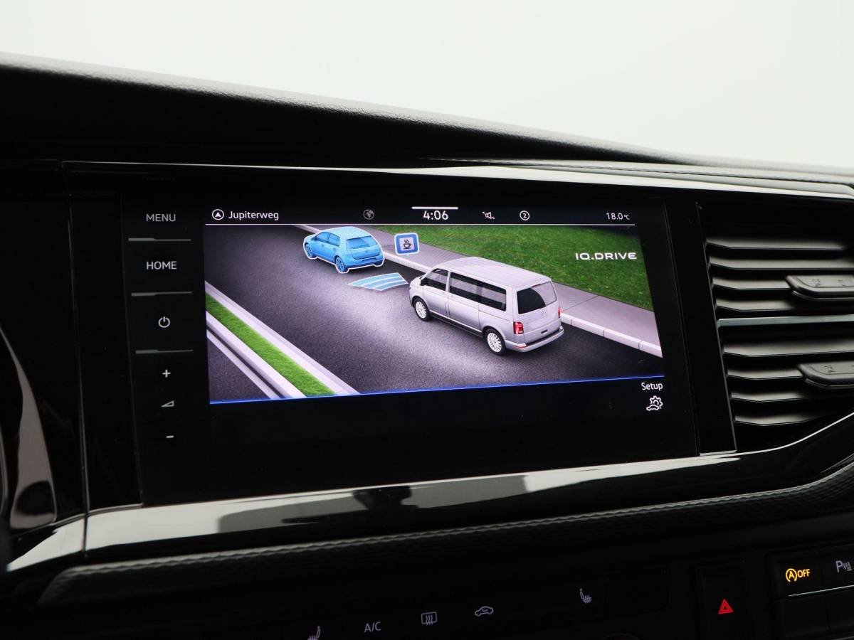 Volkswagen Transporter Volkswagen Transporter 2.0 TDi Automaat L2H1 30 DC Bulli | Adaptieve Cruise | CarPlay | Navigatie | Stoelverwarming | Camera | Trekhaak | 18 Inch | 82.207 Km !!