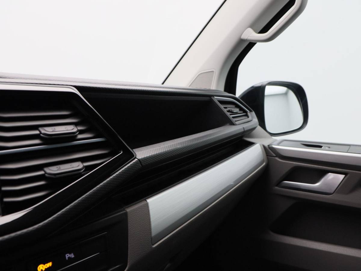 Volkswagen Transporter Volkswagen Transporter 2.0 TDi Automaat L2H1 30 DC Bulli | Adaptieve Cruise | CarPlay | Navigatie | Stoelverwarming | Camera | Trekhaak | 18 Inch | 82.207 Km !!