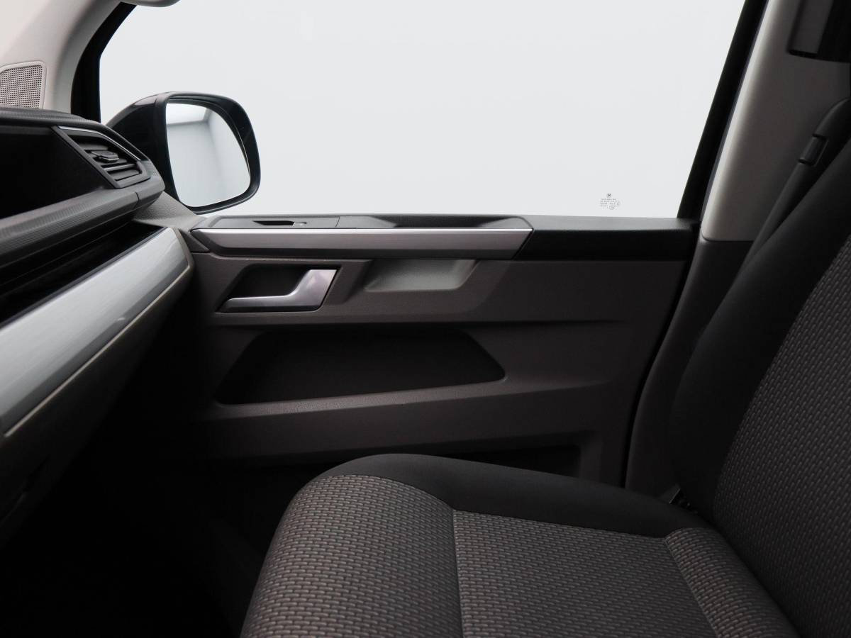 Volkswagen Transporter Volkswagen Transporter 2.0 TDi Automaat L2H1 30 DC Bulli | Adaptieve Cruise | CarPlay | Navigatie | Stoelverwarming | Camera | Trekhaak | 18 Inch | 82.207 Km !!