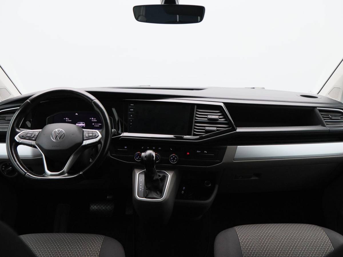 Volkswagen Transporter Volkswagen Transporter 2.0 TDi Automaat L2H1 30 DC Bulli | Adaptieve Cruise | CarPlay | Navigatie | Stoelverwarming | Camera | Trekhaak | 18 Inch | 82.207 Km !!