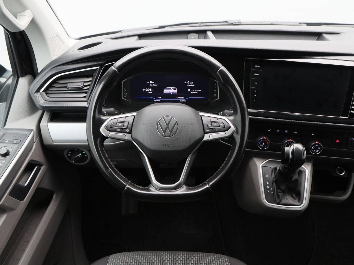 Volkswagen Transporter Volkswagen Transporter 2.0 TDi Automaat L2H1 30 DC Bulli | Adaptieve Cruise | CarPlay | Navigatie | Stoelverwarming | Camera | Trekhaak | 18 Inch | 82.207 Km !!