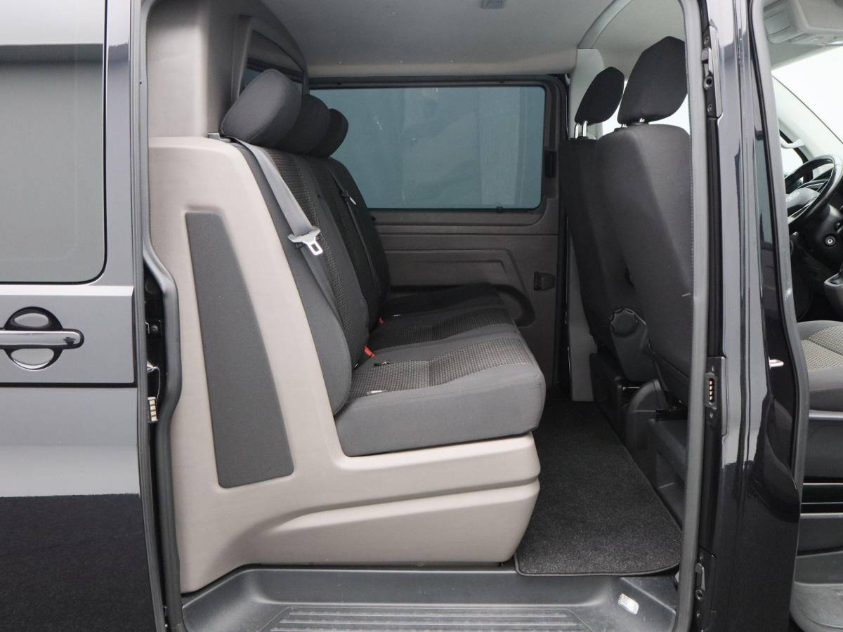 Volkswagen Transporter Volkswagen Transporter 2.0 TDi Automaat L2H1 30 DC Bulli | Adaptieve Cruise | CarPlay | Navigatie | Stoelverwarming | Camera | Trekhaak | 18 Inch | 82.207 Km !!