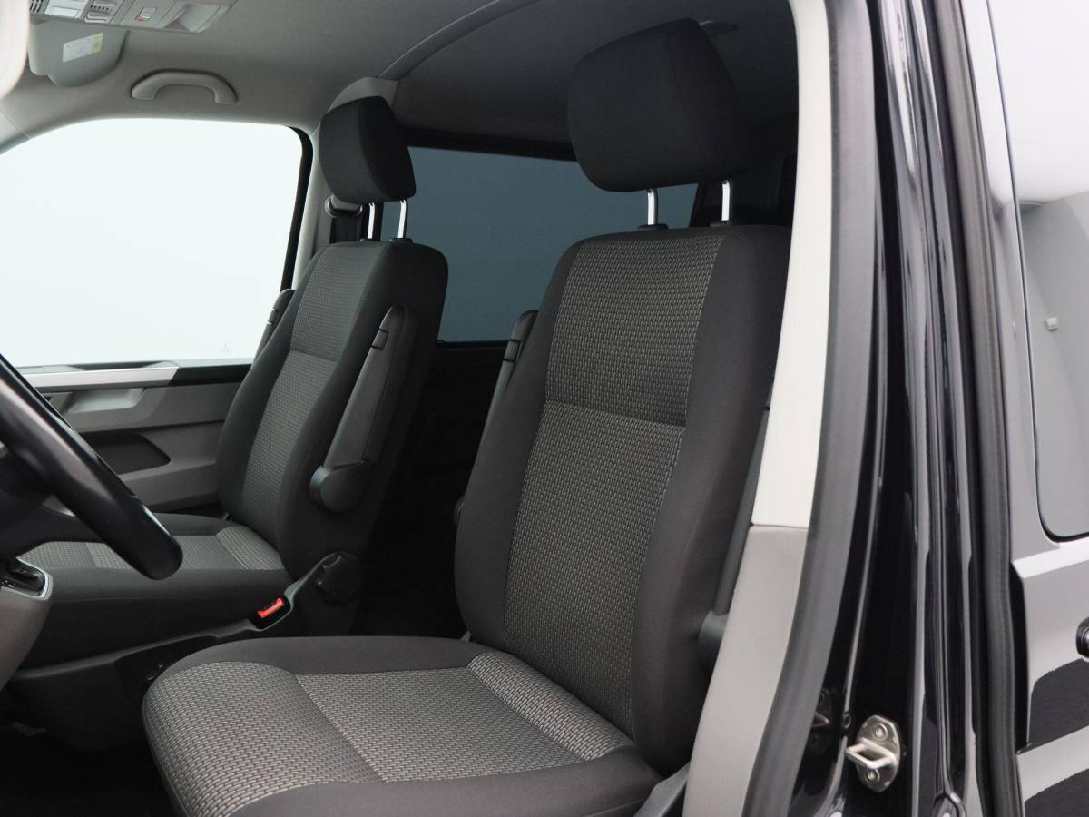 Volkswagen Transporter Volkswagen Transporter 2.0 TDi Automaat L2H1 30 DC Bulli | Adaptieve Cruise | CarPlay | Navigatie | Stoelverwarming | Camera | Trekhaak | 18 Inch | 82.207 Km !!