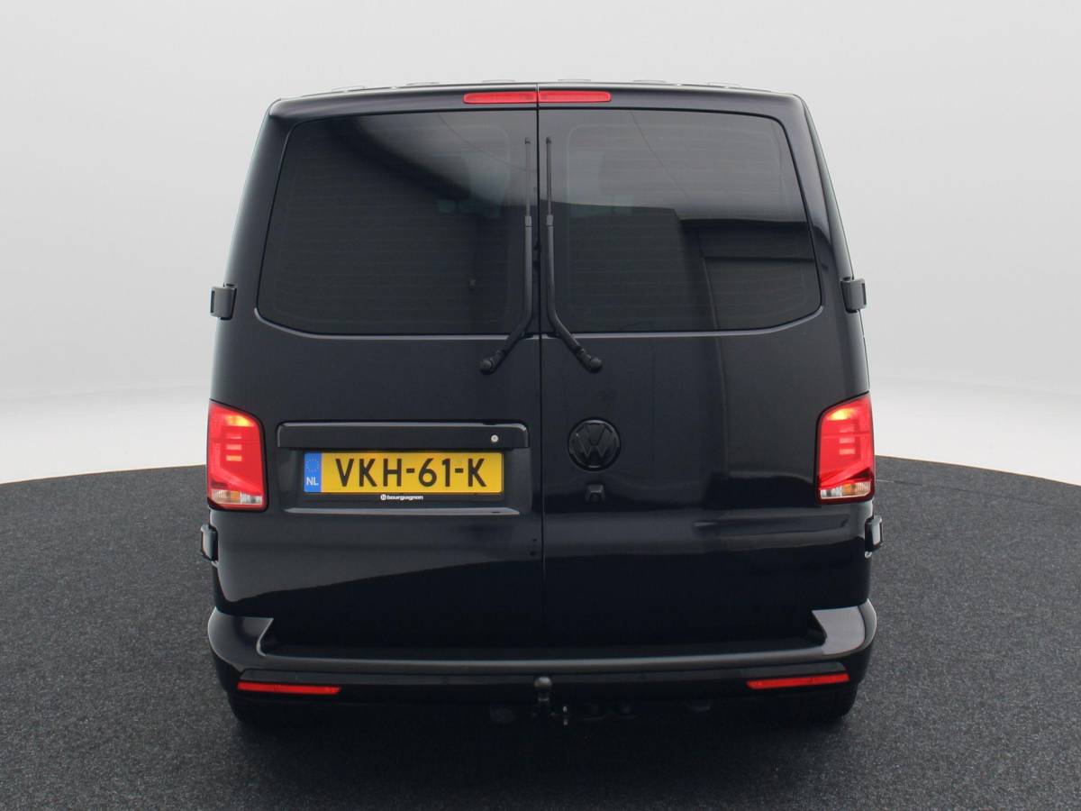 Volkswagen Transporter Volkswagen Transporter 2.0 TDi Automaat L2H1 30 DC Bulli | Adaptieve Cruise | CarPlay | Navigatie | Stoelverwarming | Camera | Trekhaak | 18 Inch | 82.207 Km !!